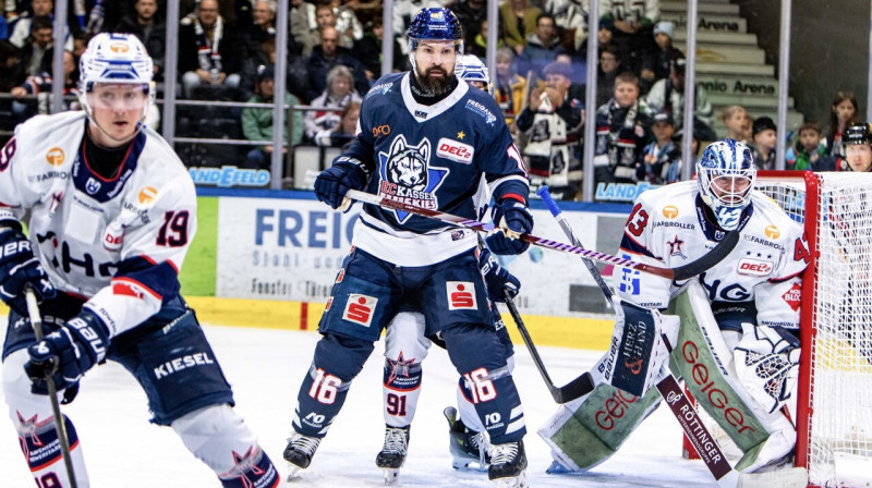 Kaspars Daugaviņš vārtu priekšā. Foto: