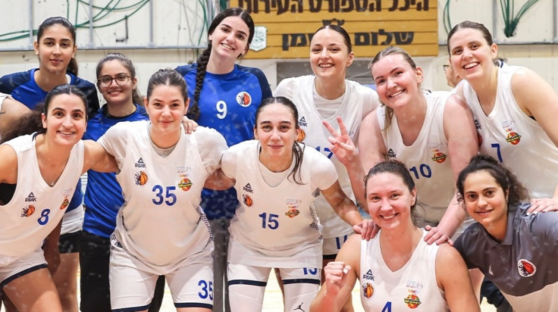 Paula Strautmane un "Maccabi Ramat Gan" basketbolistes 2025. gada 1. decembrī. Foto: Maccabi Ramat Gan