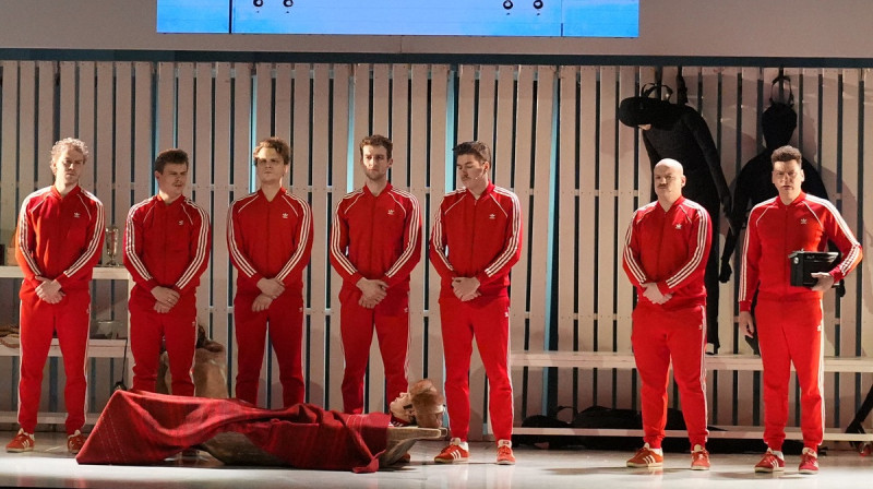 Teātra izrāde "Latvijas raķetes". Foto: Romāns Kokšārovs/LOK