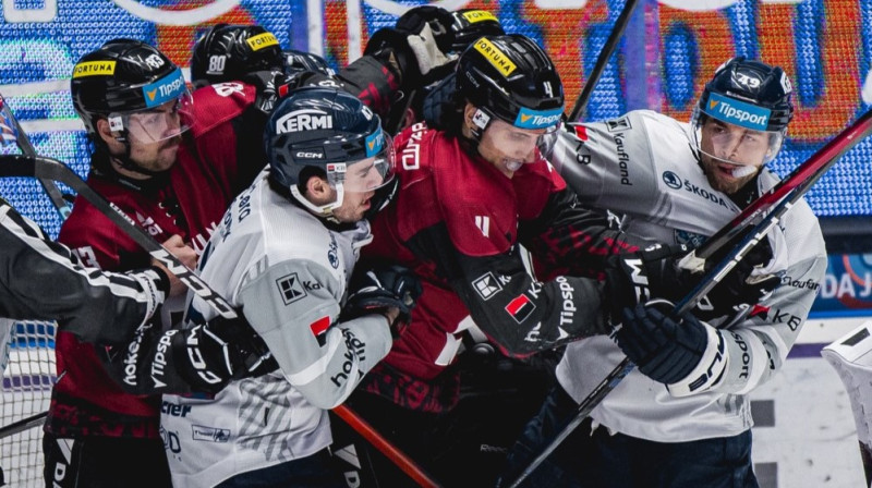 Pilzenes "Škodas" un Prāgas "Spartas" hokejistu saplūkšanās. Foto: HC Sparta Praha