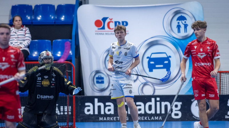 Ernestam Ronim (centrā) pirmā sezona Čehijas Superlīgā noslēgusies astotdaļfinālā, foto: FBC Ostrava