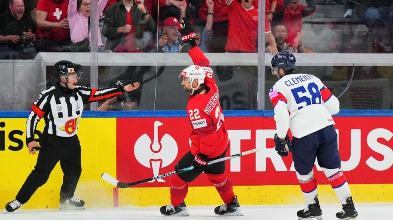 Nīno Nīderraiters svin vārtu guvumu, Foto: Andre Ringuette/IIHF