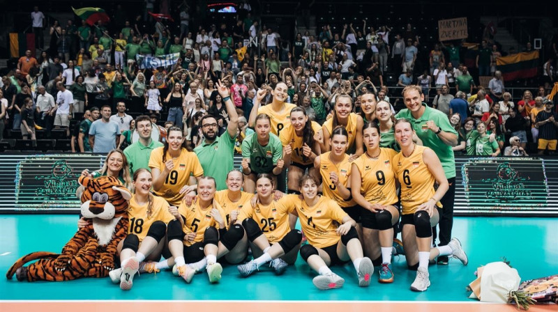 Lietuvas valstsvienības volejbolistes pēc Eiropas līgas spēles Šauļos. Foto: CEV