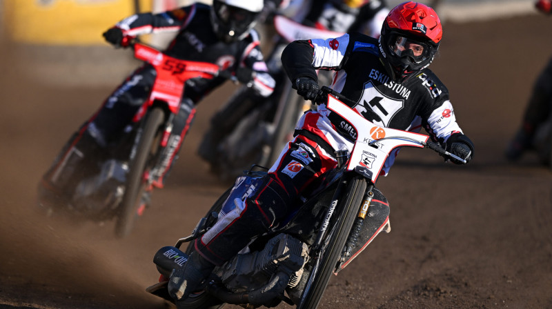 Andžejs Ļebedevs mača beigās guva 5 punktus divos braucienos un būtiski sekmēja komandas uzvaru.