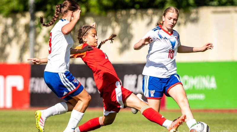 Latvijas un Fēru Salu U17 izlašu duelis Baltijas kausa izcīņā Rīgā. Foto: LFF