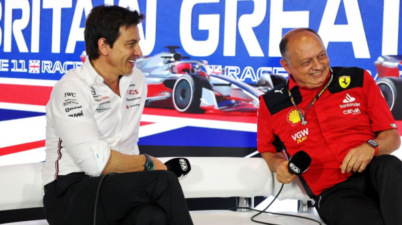 Toto Volfs un Frederiks Vasērs. Foto: Motorsport.com