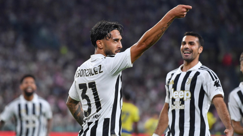 "Juventus" uzbrucējs Nikolass Gonsaless svin vārtu guvumu. Foto: EPA/ALESSANDRO DI MARCO/Scanpix