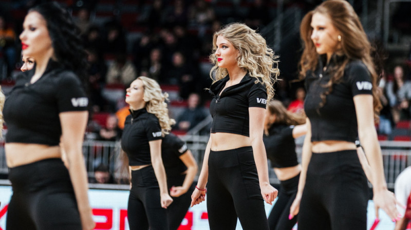 "VEF Rīga" basketbola komandas karsējas. Foto: Mārtiņš Goldbergs/VEF Rīga