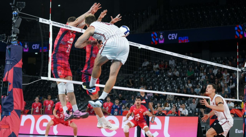 Franči blokā. Foto: CEV