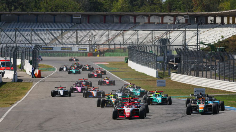 Tomass Štolcermanis sacīkšu vadībā. Foto: ACI Sport