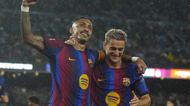 "Barcelona" uzbrucējs Rafinja svin vārtu guvumu. Foto: EPA/ALEJANDRO GARCIA/Scanpix