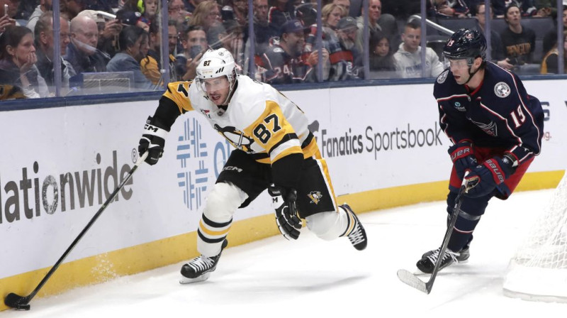 Ar ripu NHL leģenda Sidnijs Krosbijs. Foto. Imagn Images. Scanpix