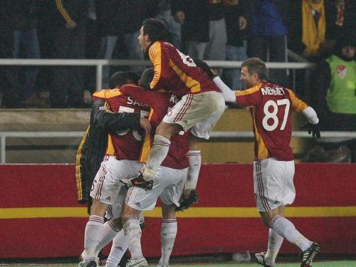 "Sivasspor" un "Besiktas" palielina pārsvaru
