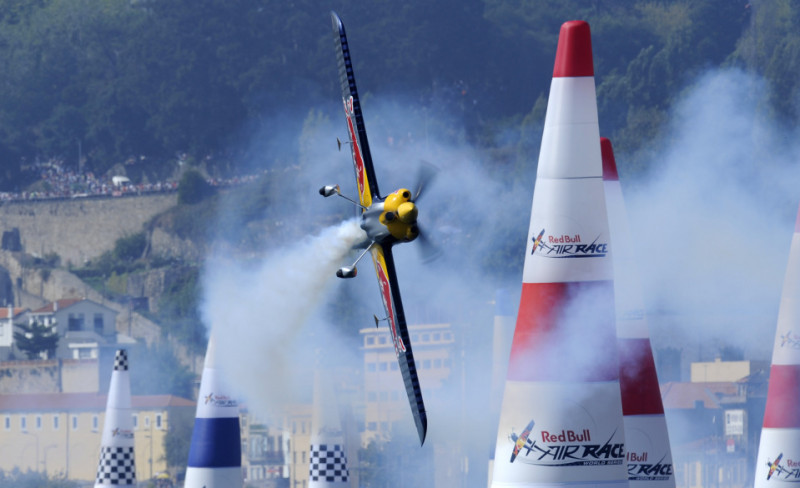 Skaties "Red Bull Air Race" LIVE translāciju