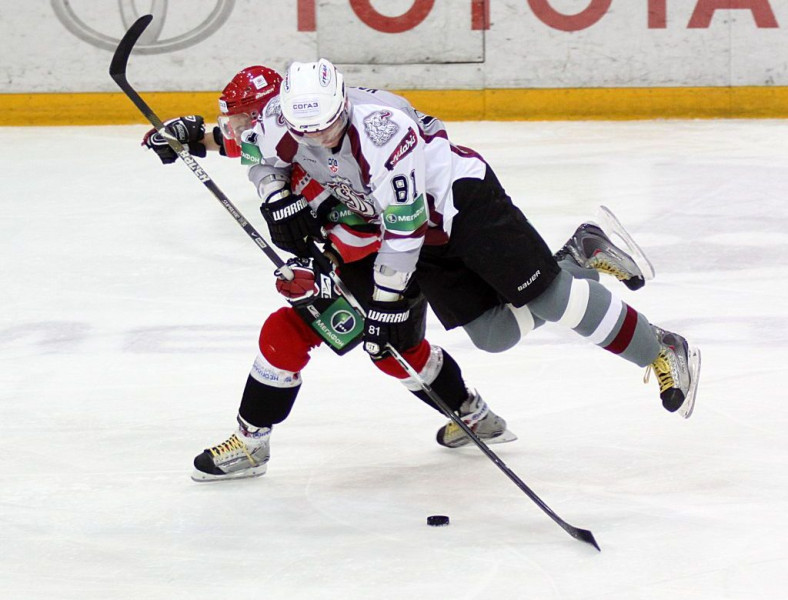 "Dinamo" piekāpjas KHL pastarītei