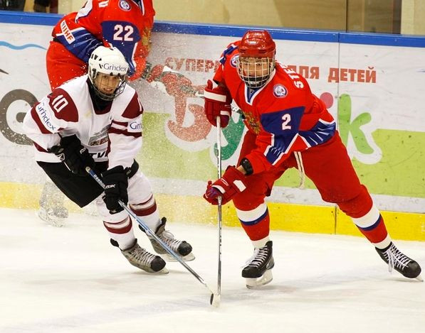 U-18 hokejisti graujoši zaudē krieviem