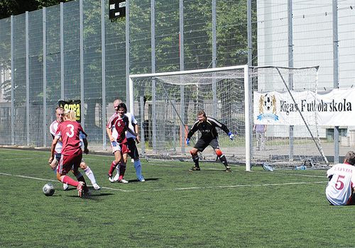 Sieviešu izlase uzvar Saeimas izveidoto komandu