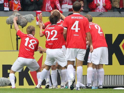 "Hamburger SV" atspēlējas pret Kaizerslauternu, "Mainz" joprojām neuzvarēta