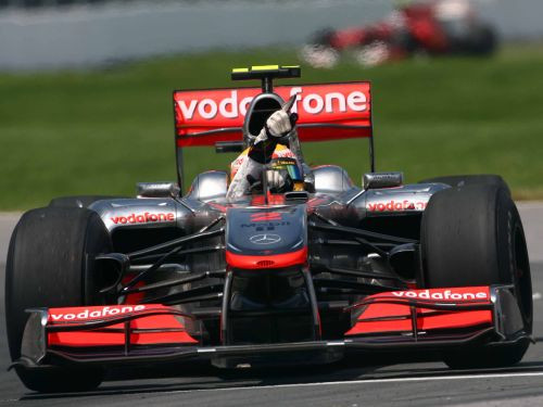 ''McLaren'' līdz 2013. gada beigām pagarina līgumu ar ''Vodafone''