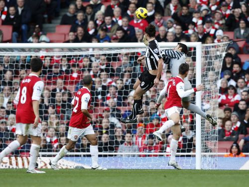 ''Arsenal'' negūst vārtus un zaudē ''Newcastle''