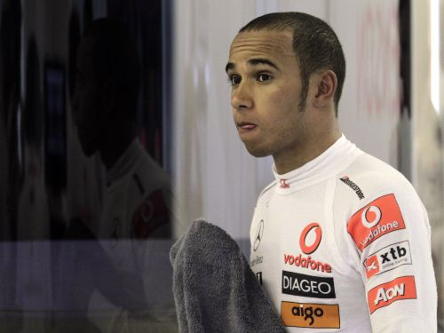 Otrajos treniņos ātrākais Hamiltons, Masas formulu piemeklē tehnisks defekts