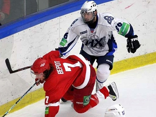 Piecnieks Latvijas leģionāru piecniekam KHL