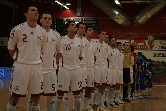 Latvijas telpu futbolisti uzvar atkal un tiek Eiropas čempionāta kvalifikācijā