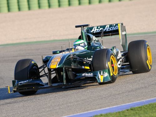 Jauno modeli prezentē "Lotus F1", komanda cer uz labākiem rezultātiem