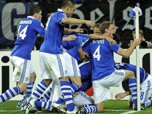 "Schalke" uzvar arī mājās, čempione "Inter" izstājas