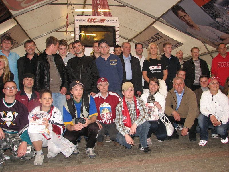 Hokeja fani pateicas Latvijas izlasei
