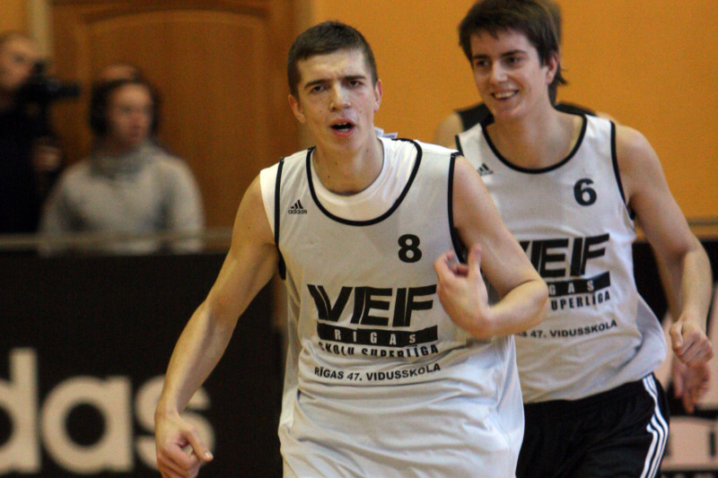 Rīgas 47. vidusskolai viena uzvara divās spēlēs "VEF Rīgas skolu superlīgā"