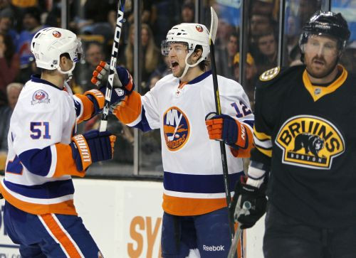 "Bruins" savā laukumā piekāpjas "Islanders", "Penguins" piektā uzvara pēc kārtas