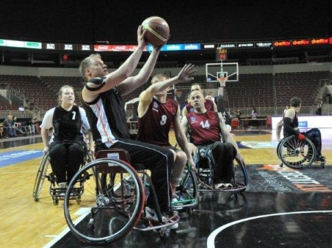 Rīgā nedēļas nogalē notiks pēdējos gados vērienīgākas ratiņbasketbola sacensības