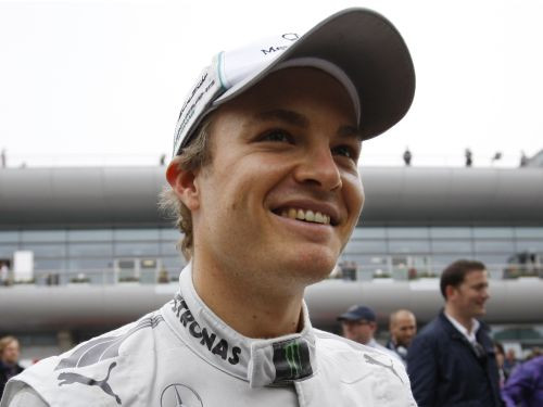 Rosbergs trešo reizi pēc kārtas uzvar kvalifikācijā