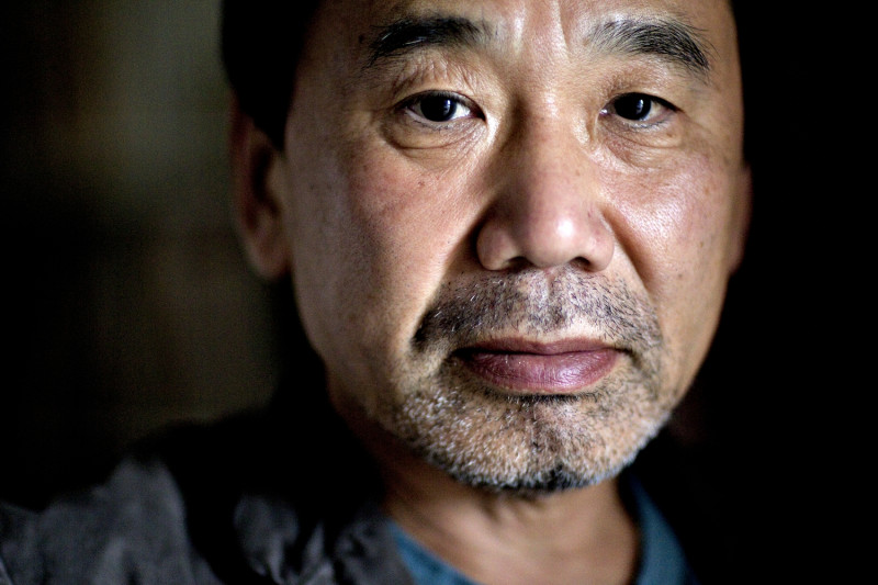 Iznākusi Haruki Murakami triloģijas "1Q84" otrā daļa