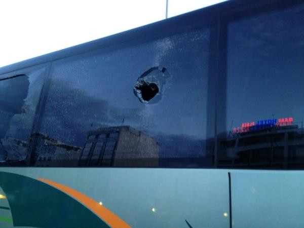 Pēc uzbrukuma "Panathinaikos" autobusam Grieķijā atceļ pirmo finālspēli