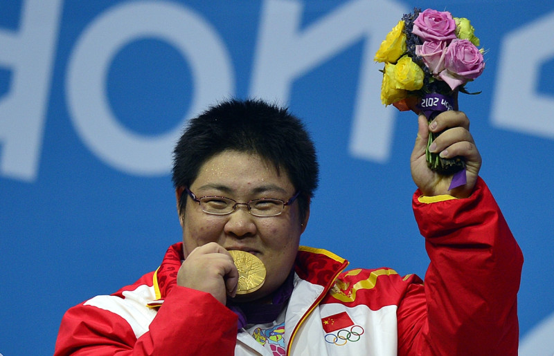 Ķīnas svarcēlāja triumfē ar jaunu pasaules rekordu