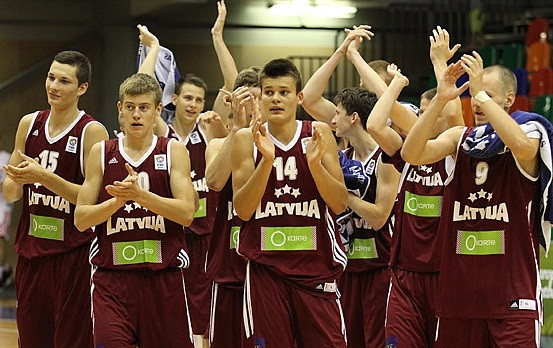 Latvijas juniori ceturtdaļfinālā zaudē Lietuvai