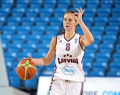 Reine plosās, Latvija galotnē atspēlē 11 punktus un pagarinājumā sakauj Ukrainu