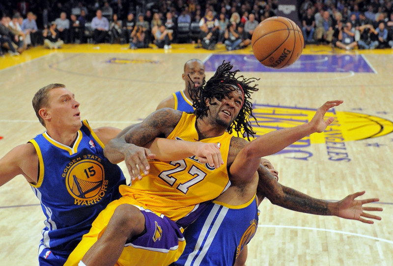 Biedriņam deviņas minūtes laukumā; "Warriors" sakāve pret "Lakers"
