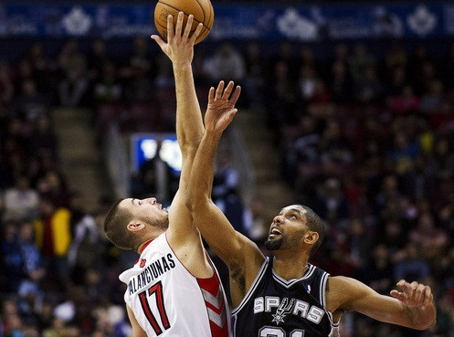 Valančūnam 22+7 zaudējumā pret "Spurs", Motejūns izsaukts uz "Rockets"