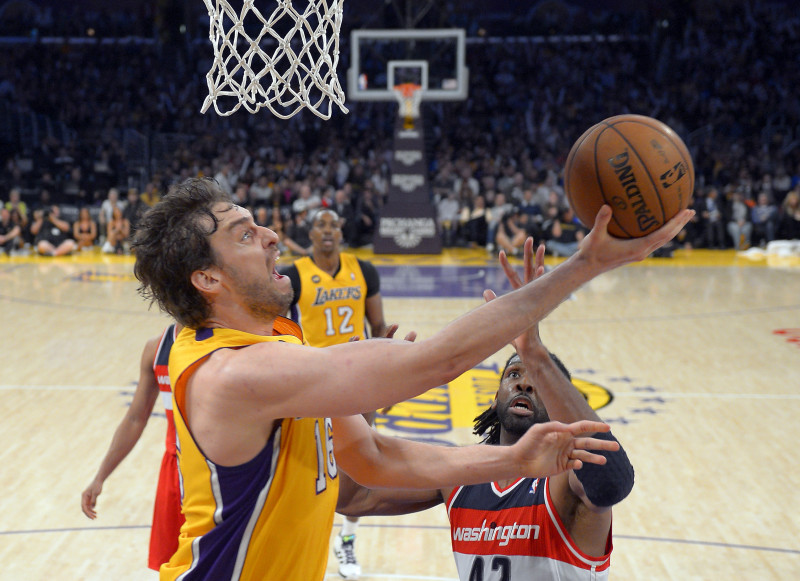 Gazols atkal varētu kļūt par "Lakers" rezervistu, Vorlds Pīss savainots