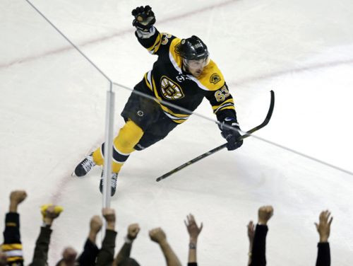 "Bruins" papildlaikā uzvar pirmo spēli pret "Rangers"