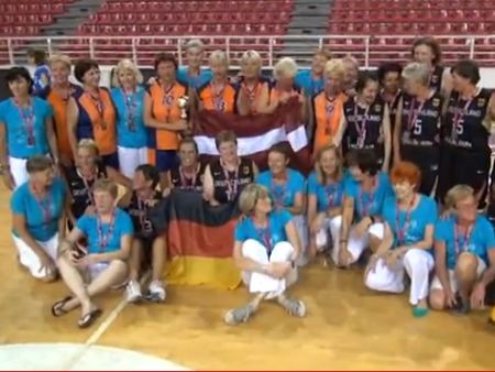 ''Zeltenes Latvija'' pasaules čempiones "Maxibasketbolā" (+video)