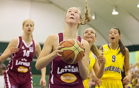 U16 meitenes atspēlē 18 no 22 punktiem, taču zaudē Čehijai