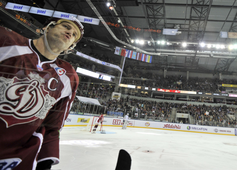 Balsojumā par KHL zvaigznēm Ozoliņš šobrīd pirmais starp aizsargiem