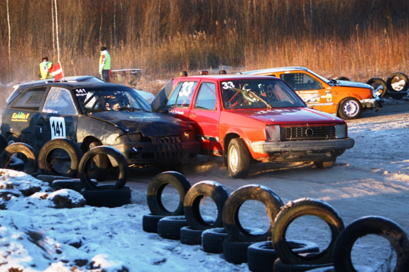 Sestdien Vecpilī turpināsies cīņa par folkreisa un autokrosa kausiem