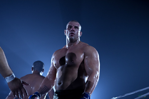 Džeims Tomsons Īrijā pārspējis UFC cīkstoni Kolinu Robinsonu