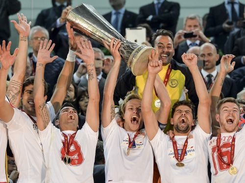 "Benfica" lāsts turpinās - Eiropas līgā triumfē "Sevilla"