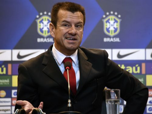 Dunga kritizē Brazīlijas futbolistu asaras
